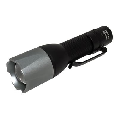 Kompakt lommelygte med 110 lumen lysstyrke, justerbart fokus og en praktisk lommeklemme.