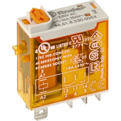 Finder stikbensrelæ S46.61 230V AC med orange testknap, viser 1 CO-kontakt og LED-indikator.