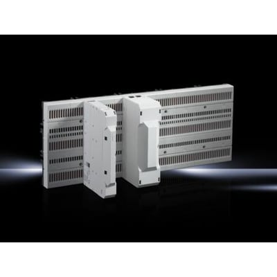 Rittal tilslutningsadaptere 125 A, 690 V, hvid plast, monteret på et panel med ventilation, vist mod en mørk baggrund.