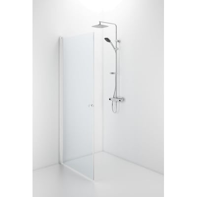 Contura Shower Space lige brusedør, 200 x 65 cm, med klart glas, hvid profil og knobgreb monteret ved bruseren.