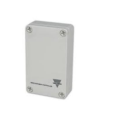 Carlo Gavazzi portkontroller WSM2BA2D24 i gråt, rektangulært kabinet med fire synlige skruer på fronten.