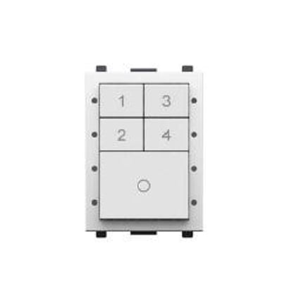 Helvar Digidim134W DALI-kompatibel lysstyringspanel, hvidt, med 5 tryk knapper i et firkantet design, der passer til indbygning.