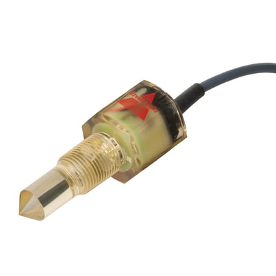 Carlo Gavazzi optisk niveauaftaster med 3/8-tommers gevind, gennemsigtigt hus, spids og fastmonteret kabel.