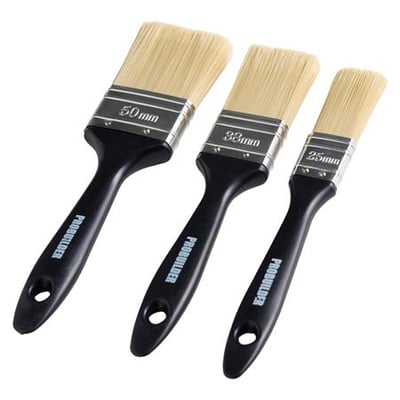 Penselsæt med tre flade pensler fra ProBuilder i størrelserne 25mm, 38mm og 50mm med sorte skafter og lyse børster.