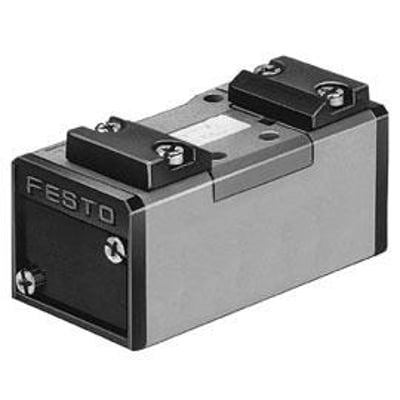 Festo pneumatikventil JD-5/2-D-3-C-EX, en 5/2 bistabil-dominant ventil med pneumatisk betjening, vist på hvid baggrund.