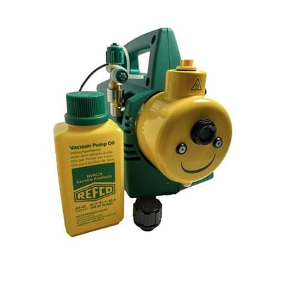 Refco vakuumpumpe RL-4 i grøn og gul med håndtag og tilslutninger, vist sammen med vakuumpumpeolie.