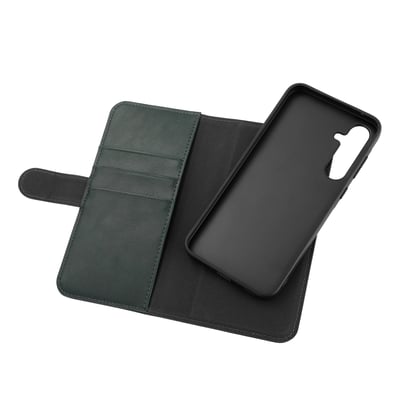 Åben Samsung A35 5G PU wallet i grøn, viser indvendige kreditkortlommer og den aftagelige sorte skal.