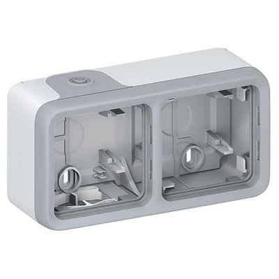 Legrand Plexo underlag i grå og hvid, vist i et let vinklet perspektiv, der fremhæver dets robuste konstruktion.