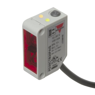 Carlo Gavazzi fotoaftaster med rød front, indikatorlys og kabel, diffus IR-aftastning med BGS.