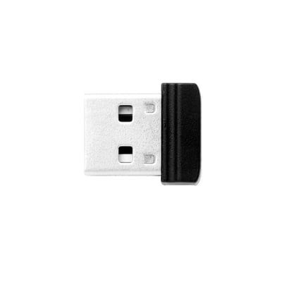 Nærbillede af Verbatim Store'n'Stay Nano USB 2.0 hukommelsesstikket med 32GB lagerplads i sort plastik og metal.