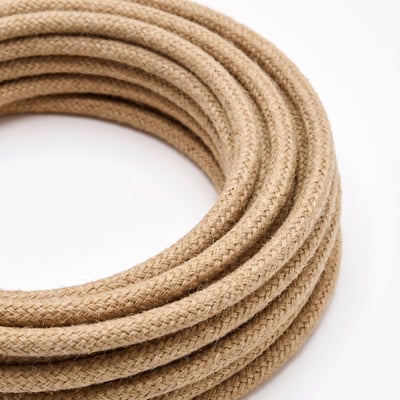 5 meter stofledning i jute og beige, snoet i flere løkker med en tydelig flettet tekstiloverflade.