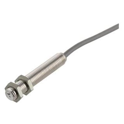 Carlo Gavazzi induktivaftaster ICS08L45F20A2IO med langt, gevindskåret M8-hus og gråt kabel, 2 mm rækkevidde.