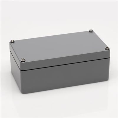 Bernstein montagekasse CA-450 i sølvgrå aluminium med dimensioner 402x310x110mm, med synlige skruer på låget.