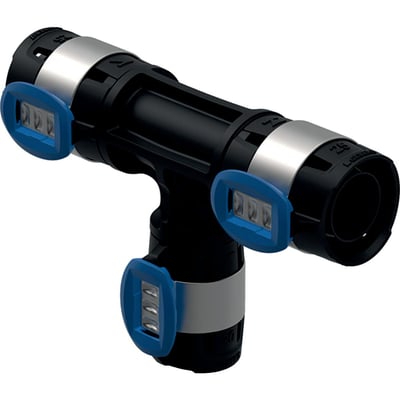 Geberit FlowFit T-stykke 16x20x16mm i sort PPSU med synlige blå clips og sølvringe på en hvid baggrund.