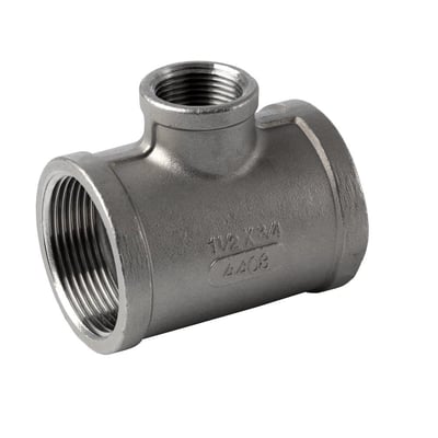 Reduceret T-stykke i rustfrit stål AISI 316 med gevind 1/2'' og 3/8''. Mærket med 1/2'' X 3/4'' og stålkvalitet 4408.
