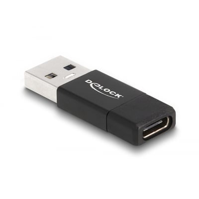 Sort DeLock USB 3.2 Gen 2-adapter med USB-A-hanstik og USB-C-hunstik, vist skråt forfra.