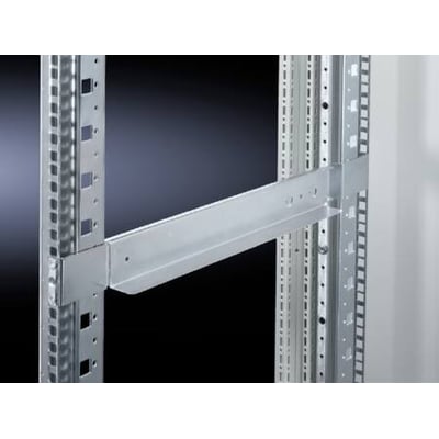 Rittal VX IT glideskinne i metal til tung last, 2U og 725mm, vist monteret på et rack. Den understøtter robust udstyr.