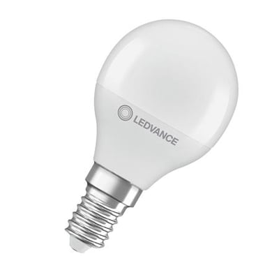 Ledvance LED kronepære i mat hvid med E14 fatning, 470lm og 4,9W, der giver varmt hvidt lys.