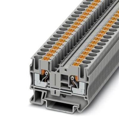 Nærbillede af Phoenix Contact grå gennemgangsklemme, der viser den interne push-in-mekanisme og detaljer om 6mm² tilslutning på en monteringsskinne.
