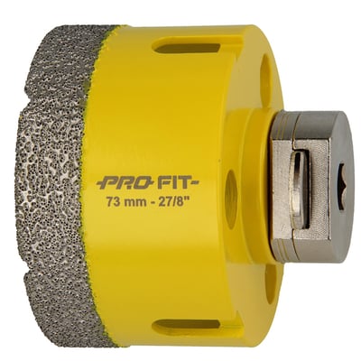 PRO-FIT diamanthulsav 73 mm i gul med mørk skærekant og metalbeslag på hvid baggrund.