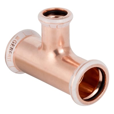 Geberit Mapress tee fitting i blankt kobber med synlige muffe samlinger og logo på hvid baggrund.