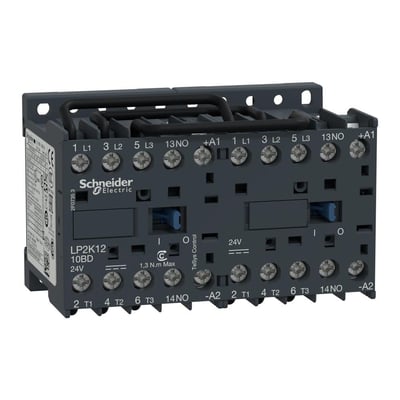 Detaljeret frontvisning af Schneider Electric TeSys K kontaktor 12A, 24V DC, med tydelig mærkning af kontakter og spænding.