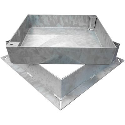 Jesmig brønddæksel til integrerede fliser, 600 x 79-135 mm, vist med en forskydning mellem top og bund.