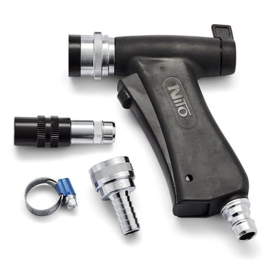 Nito I startersæt præsenteret med pistol, kobling og strålerør, samt et spændebånd, der er arrangeret på hvid baggrund.