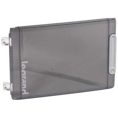 Legrand XL3 tavledør i transparent grå plast med vendbar hængsel og låsemulighed, IP40- og IK09-certificeret.