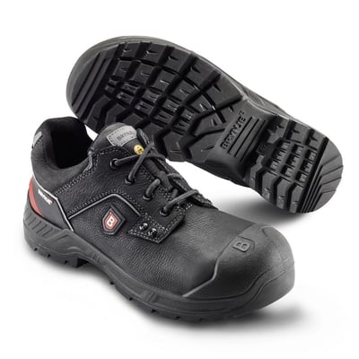 Brynje sikkerhedssko 411 Robust S3 i sort læder med nummer 44, vist med sålen opad og skoen fremadrettet.