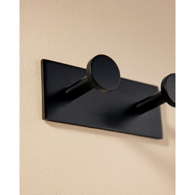 Cosmic dobbelt håndklædekrog i sort-mat finish, vist på en lys væg, tæt på detaljer.