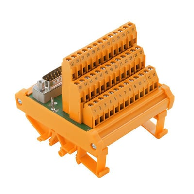 Weidmüller interfacemodul med 50-polet D-sub-stik og orange, nummererede skrueterminaler set skråt forfra.