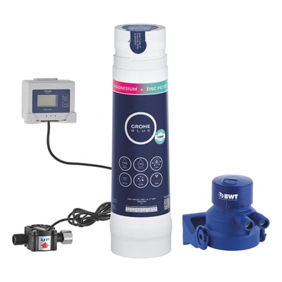 GROHE BLUE Magnesium + Zink filter, flowmåler, styreenhed og beslag samlet på hvid baggrund, klar til installation.