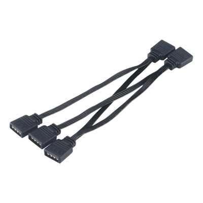 Akasa 4-i-1 RGB LED-tilslutningskabel, 0.4m, sort, viser en 4-pins RGB LED-splitter med tre udgange.