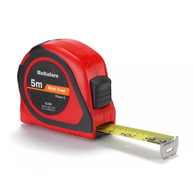 Hultafors SL båndmål på 5 meter med rød ABS plastkapsel og sort gummi-detaljer, viser gul målebånd med tydelig gradering.