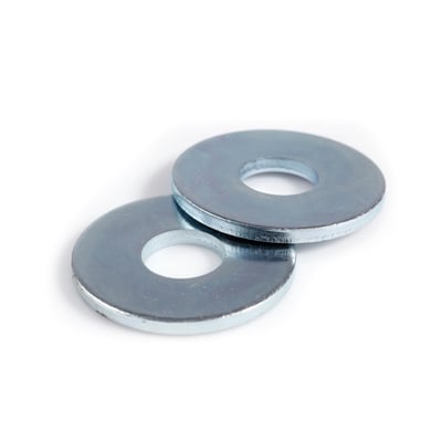 To runde, flade skiver i metal med zink-jernbelægning (FZB), M6, med en ydre diameter på 18 mm og 1,6 mm tykkelse.