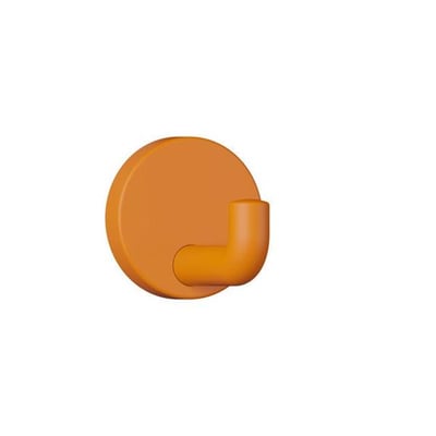 Orange HEWI-krog fra serie 477 med én buet krog og rund monteringsroset, set skråt forfra.