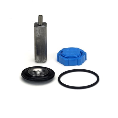 Sæt med reservedele til Danfoss spole AM024D, indeholdende en membran, en gevindbolt og en blå plastfitting.