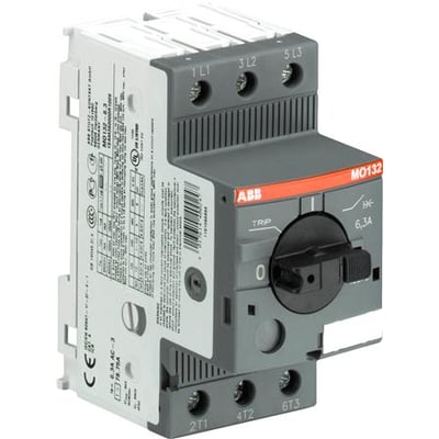 ABB motorværn MO132 med 32A specificeret, viser mærkat med tekniske detaljer og terminaler for 3-faset tilslutning.