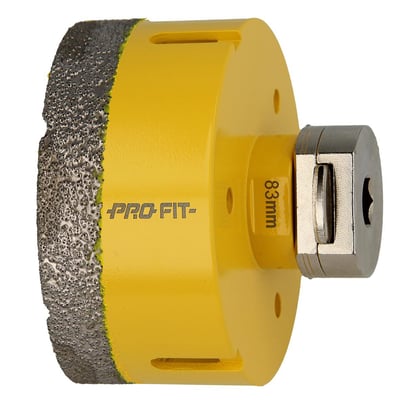PRO-FIT diamanthulsav på 83 mm vist fra siden med fokus på den gule cylinder og fastgørelsesmekanismen.