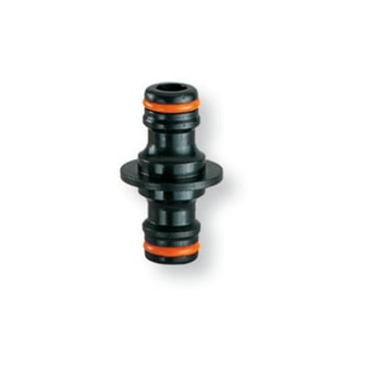 Claber 8612 samleled til 1/2" rør, med to nippelender og orange pakningsringe. Produktet er sort plast og vist på hvid baggrund.