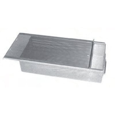 Helmuth A. Jensen Steritool steriliseringskurv i rustfri stål med dimensioner 150x300x63 mm, har et skydelåg og perforeret kurv.