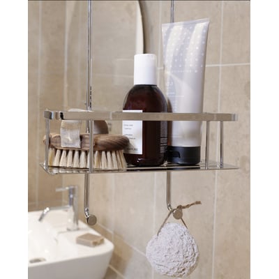 Smedbo Sideline dobbelt brusekurv i blank krom med to hylder, indeholdende shampoo og bodylotion flasker samt børster.