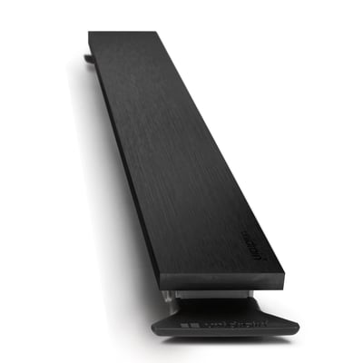 Unidrain HighLine Colour panel i sort 800 mm, fremstillet af PVD-behandlet rustfrit stål med Unidrain logo.