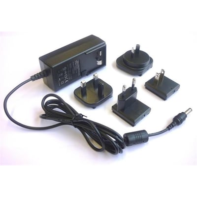 Leica A100 batterioplader til 230V med sort kabel og forskellige internationale stik.