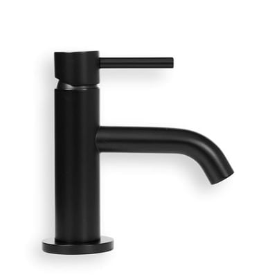 Elegant servantearmatur i mat sort finish med et stilrent, cylindrisk greb og en buet tud. Armaturet står på en cirkulær sokkel.