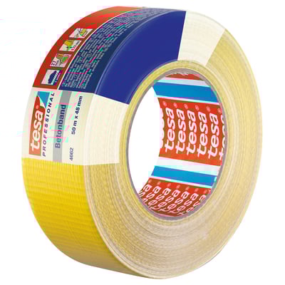 Gul Tesa lærredstape 4662 PRO, 48 mm x 50 m, fotograferet skråt forfra, viser tapebredden og den gule farve.