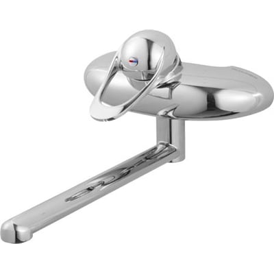 FM Mattsson 9000E væghængt 1-grebsarmatur i blank krom med lang, 250 mm tud set skråt forfra.