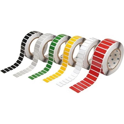 Brady Eprep-sølvetiketter M71EP-2-7593-SL, 27 x 12,45 mm, vises på ruller med etiketter i flere farver.