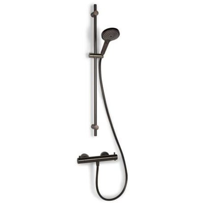 Komplet termostatarmatur med brusesæt i gun metal, inklusive håndbruser, bruserstang og slange, vist mod en hvid baggrund.